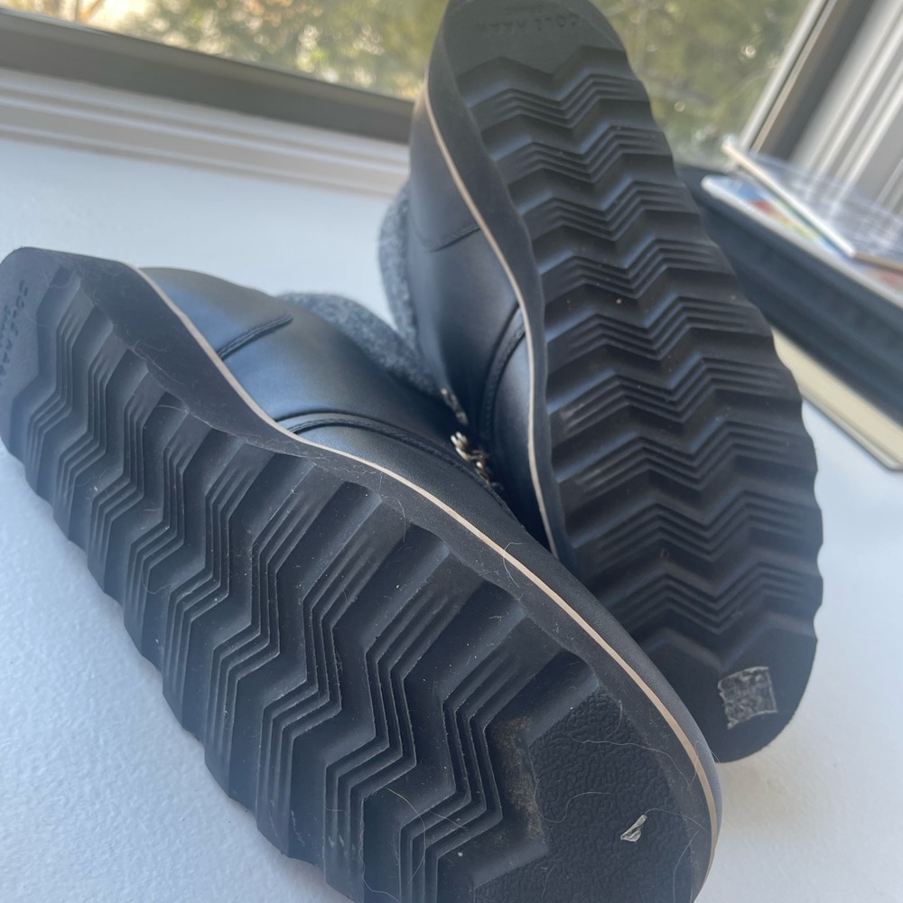 Never worn Cole Haan waterproof winter boots ! - Picture 5 of 7